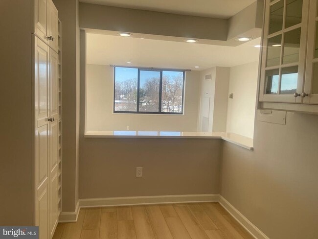 Photo - 5225 Pooks Hill Rd Unit 828S