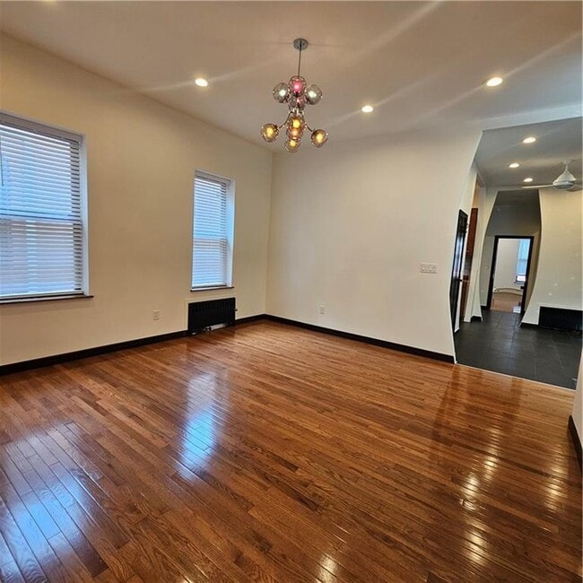 Photo - 1535 E 31st St