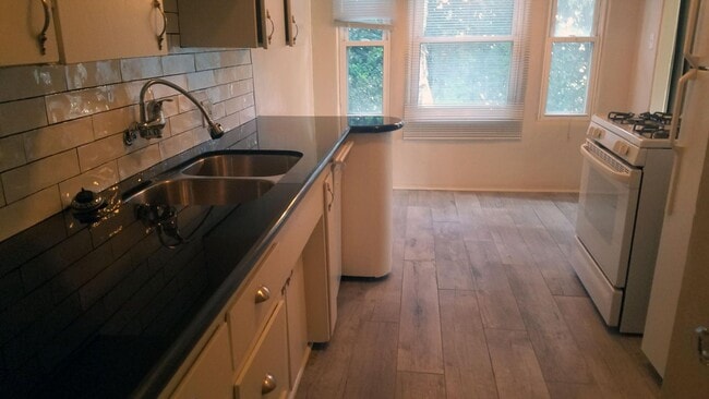 Photo - 4015 Edenhurst Ave Unit 4015