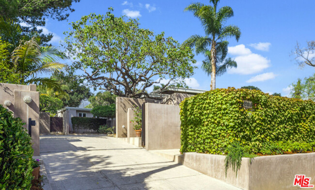 Photo - 2123 Sycamore Canyon Rd House