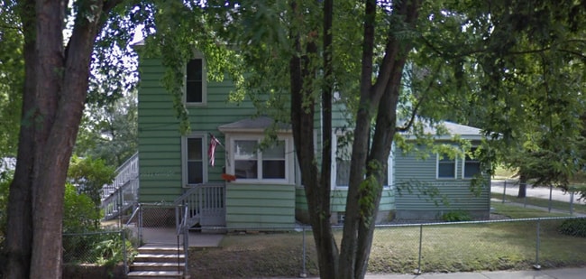 Building Photo - 556 Rose Ave E Rental