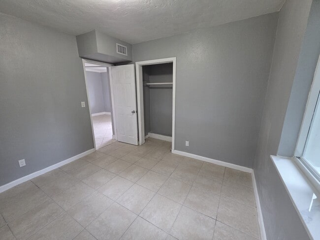 Photo - 5720 Cleveland St