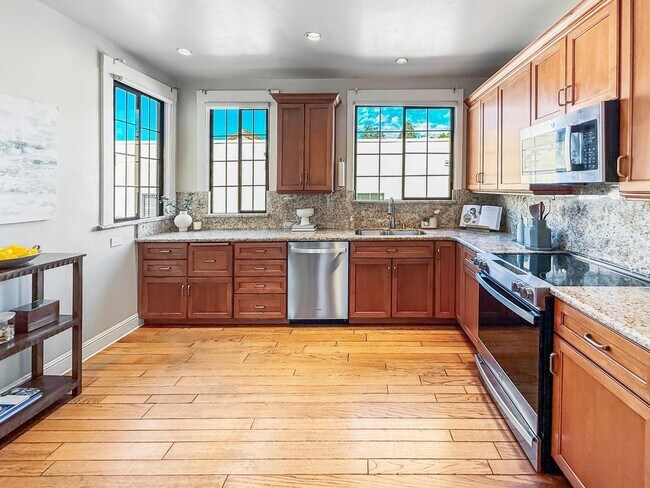 Photo - 2104 Carmelita Ave