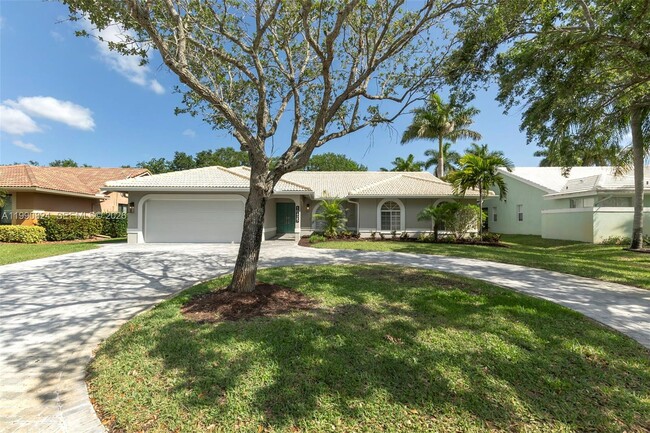 Building Photo - 10425 NW 48th Manor