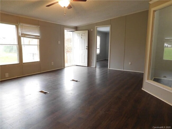 Photo - 710 Lowland Dairy Rd