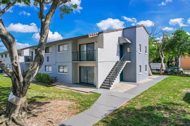 Photo - 7010 NW 179th St Unit 101