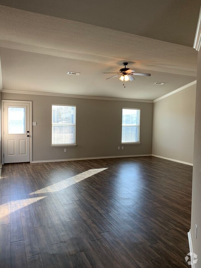 Building Photo - 3bed/2bath home in Valley View School Dist...
