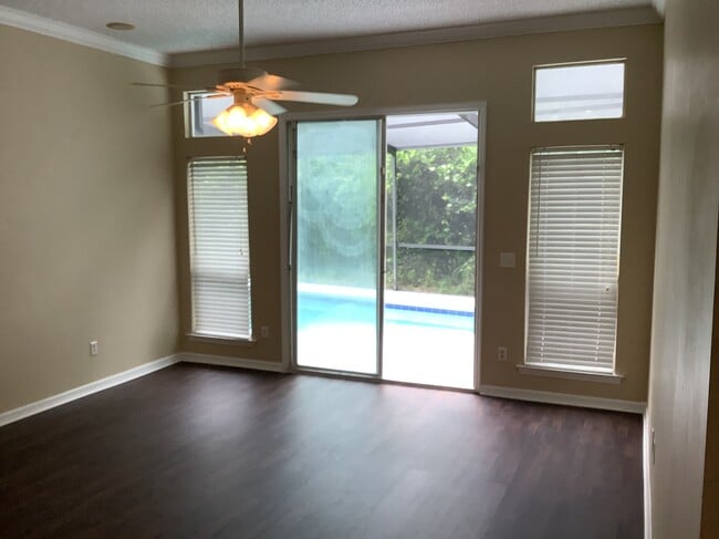 Photo - 181 Johns Glen Dr