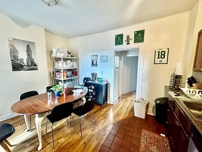 Building Photo - Renovated 4 Floor 5 Bed/2 Bath Fenway Townhouse on Hemenway for September 1st