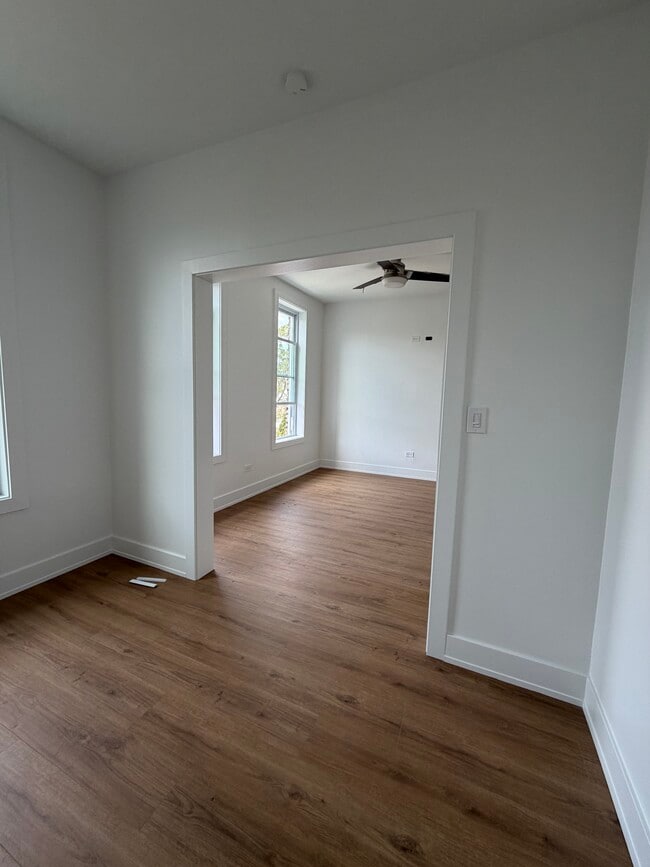 Building Photo - 2826 W 21st Pl Unit 2 Rear