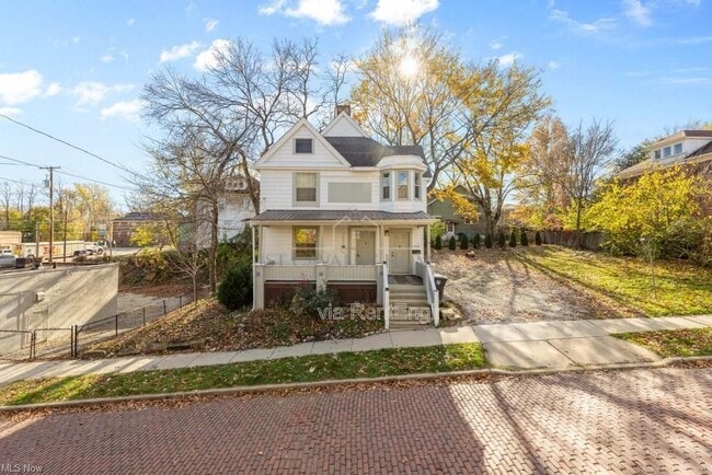 Building Photo - 1076 Ackley St Unit 1