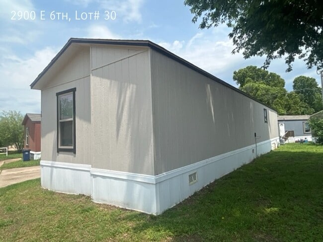 Photo - 2900 E 6th Ave