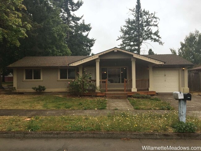 Building Photo - 4 Bedrooms, 2 Bathrooms, Large Fenced Backyard in Central Salem