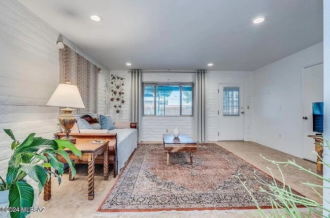 Photo - 3033 N Cherry Ave Unit 3033