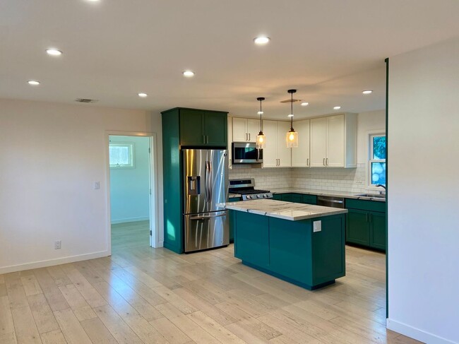 Photo - 508 Sheridan Way