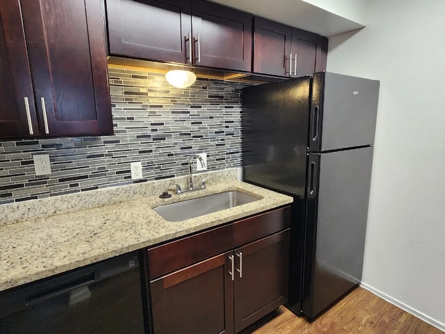 13740 Montfort Dr Unidad Doral & Montfort Valley - 2 Bedroom