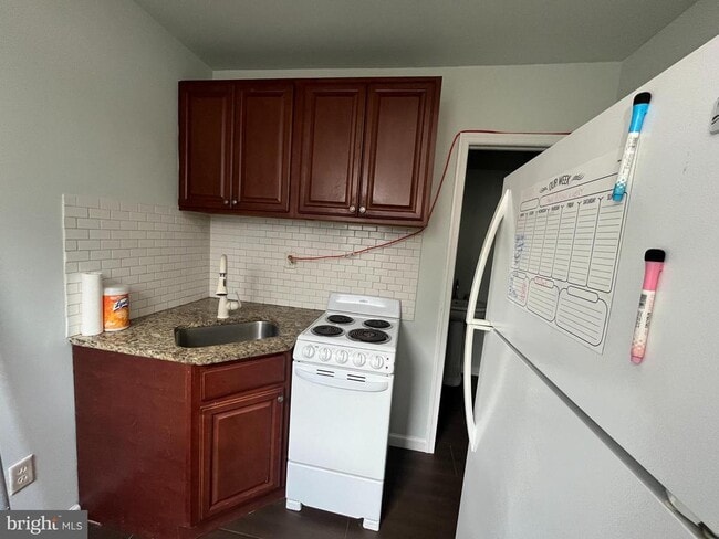 Building Photo - 425 N 41st St Unit 1ST FL REAR