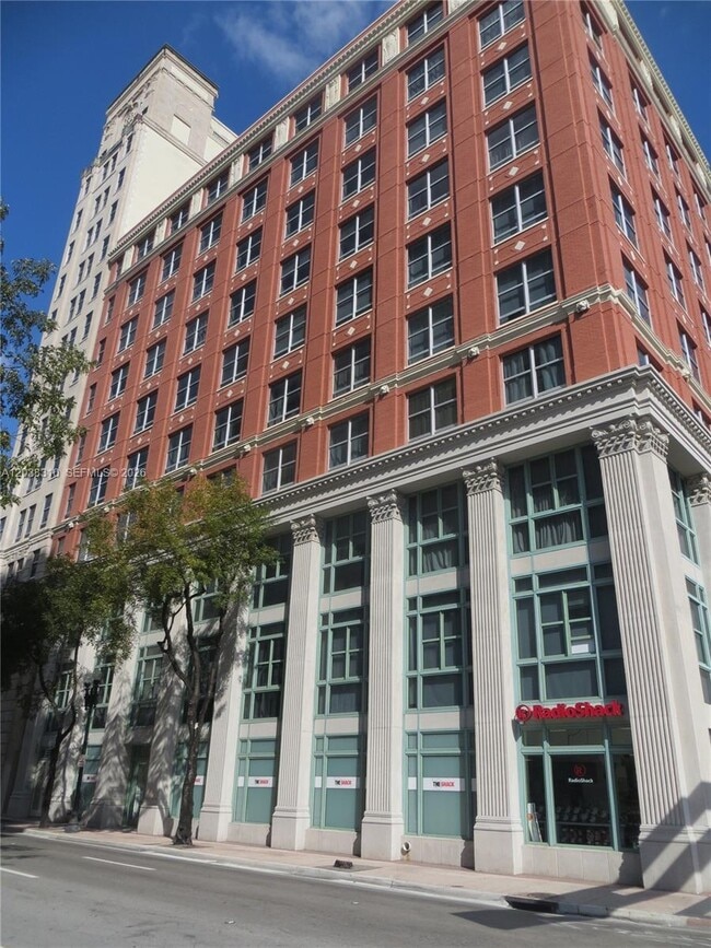 Building Photo - 111 E Flagler St Unit 503