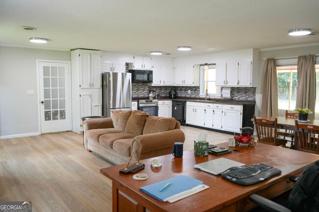 Photo - 307 Pinewood Dr