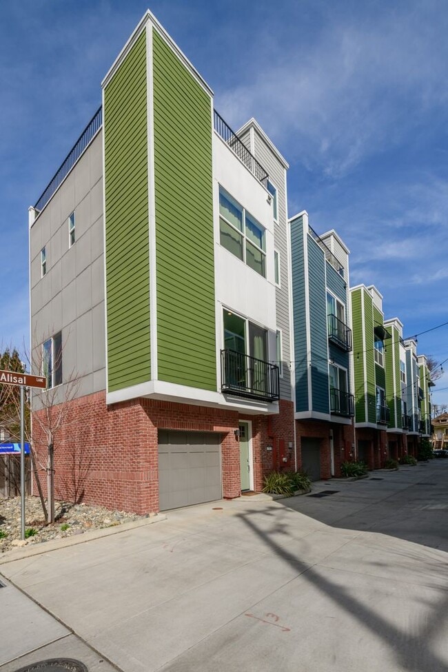 Photo - Fully Furnished & Move-In Ready in Midtown...