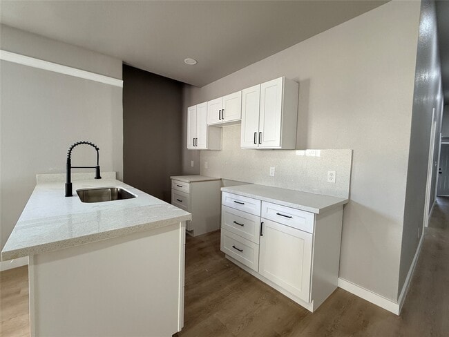 Photo - 2209 Gano St