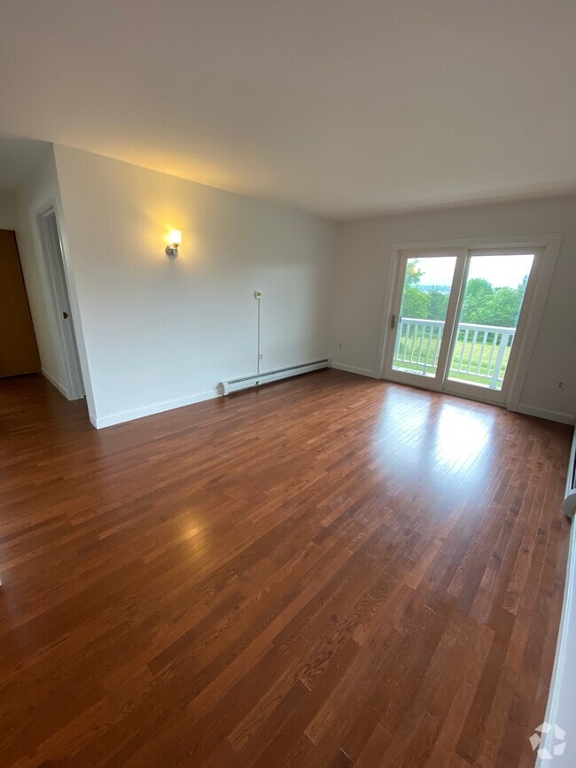 Building Photo - Highland Meadows Unit 104 Rental
