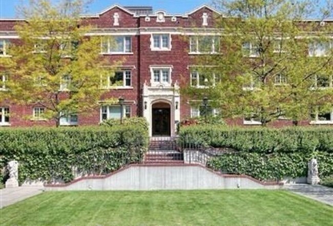 Timeless Queen Anne Condo with Modern Amen... - Timeless Queen Anne Condo with Modern Amen... Unit 204