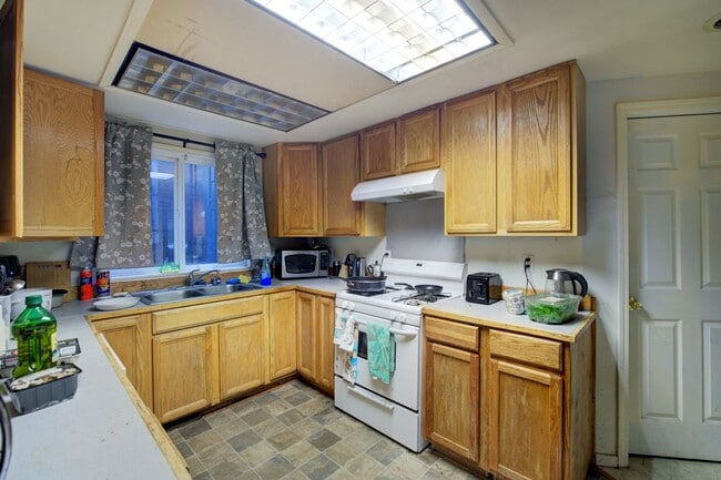 Photo - Huge U.W. Home Now Renting for September 2026