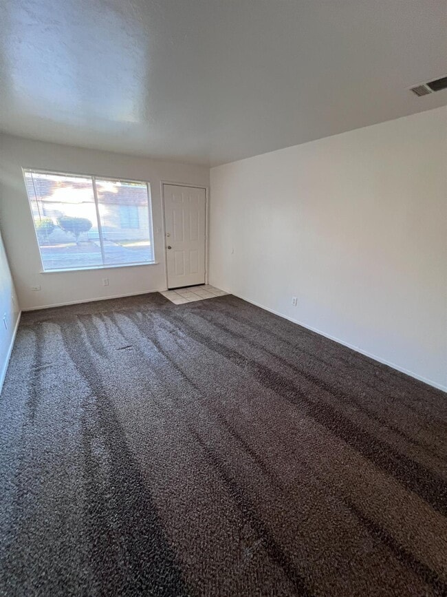 Photo - 461 Minnewawa Ave