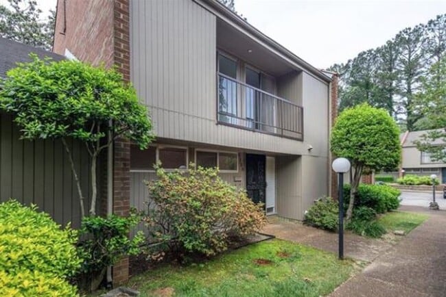 Building Photo - 3BD/2.5BA Townhouse located in Barfield Place!