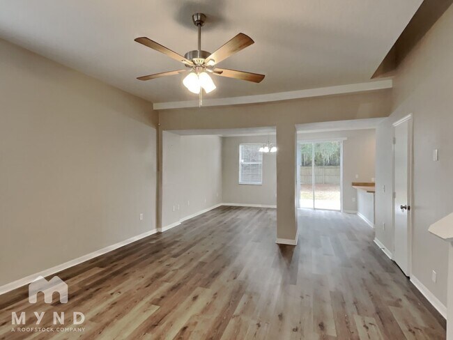 Photo - 2943 Lyndscape St