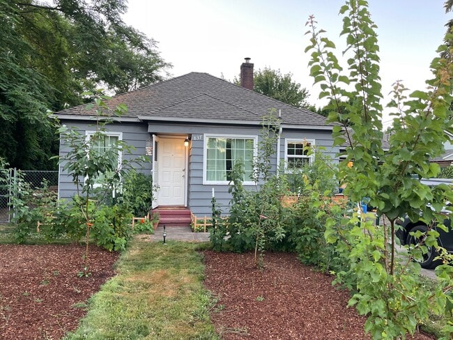 Photo - 837 G St House