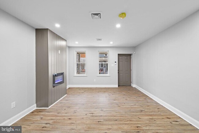 Photo - 1671 N Wilton St