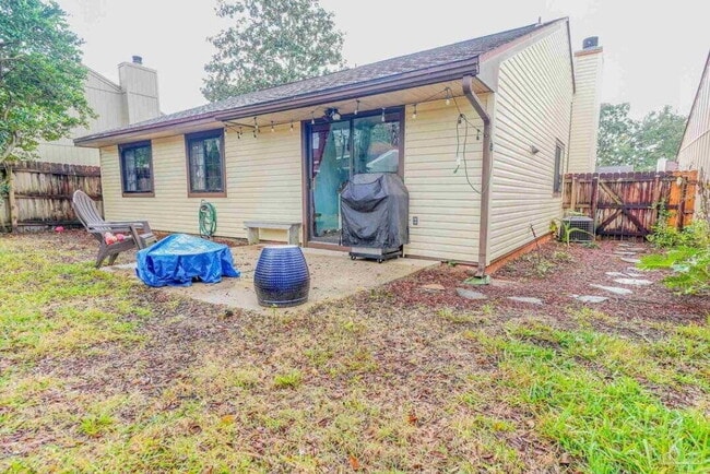 Photo - 1030 Alderwood Way