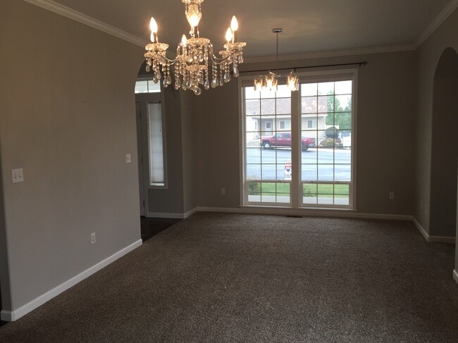Photo - 215 Sanna Ct
