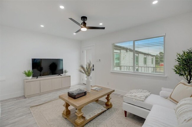 Photo - 1200 E 52nd St Unit 207