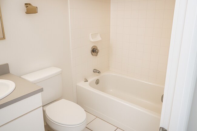 Photo - 54 Brainerd Rd Unidad 59-409