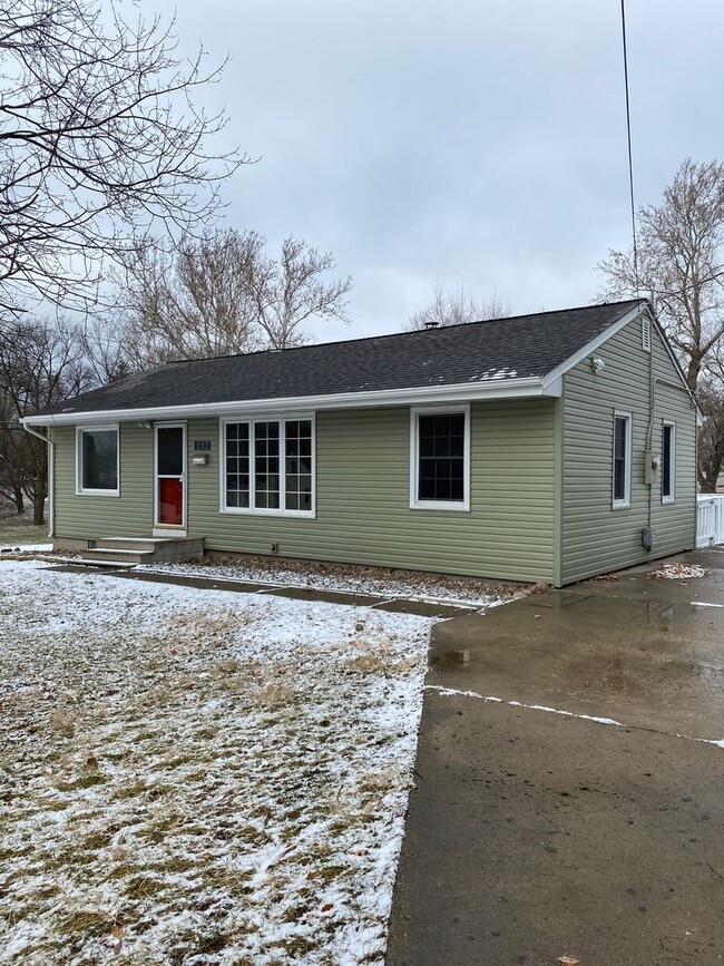 Updated 5 Bedroom 3.5 Bath - Updated 5 Bedroom 3.5 Bath House