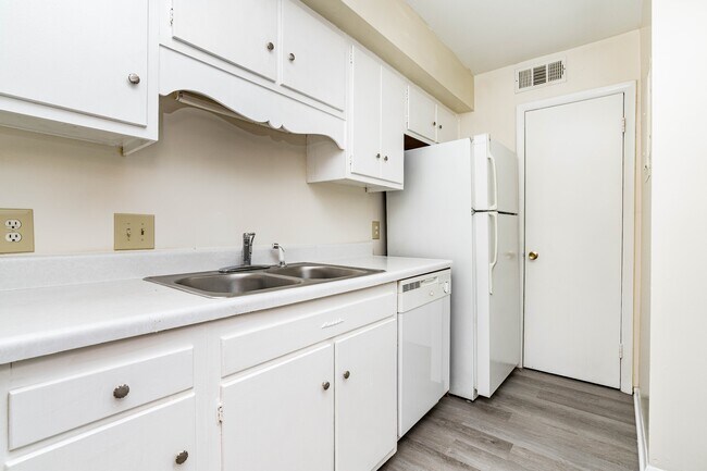 Photo - 1232 Teakwood Pl