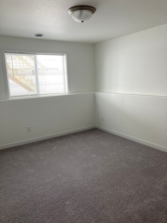 Photo - 4 Bed  3 Bath Twin Home