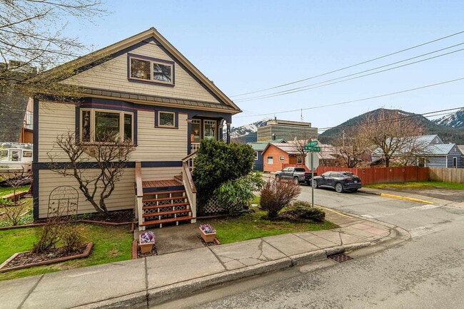 Building Photo - Single Family Home For Rent