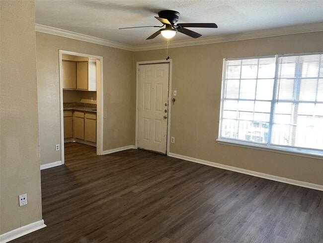 Photo - 4710 Airport Blvd Unit 203