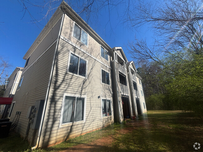 Building Photo - Room in Condo on Collegiate Cir