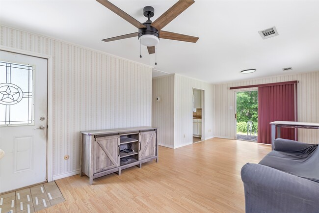 Building Photo - 156 County Rd 3251W