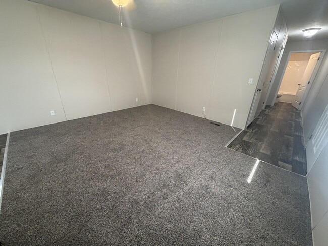 38052 Johannes Dr