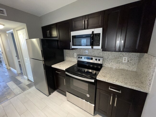 Photo - 2810 N Oakland Forest Dr
