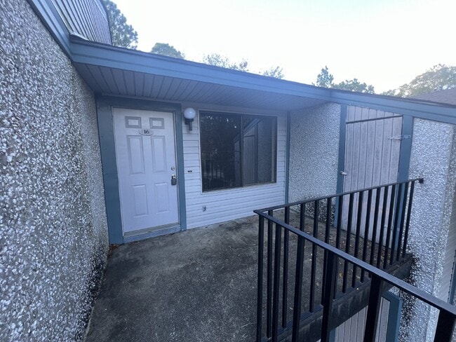 Building Photo - Condo for Rent Unit 16