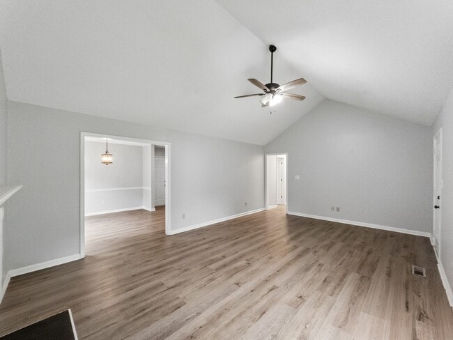 Photo - 121 Winthrop Way
