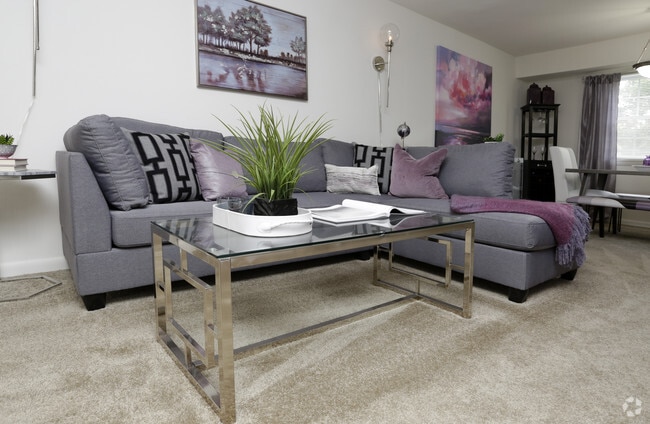 2BR, 1BA - 801 SF