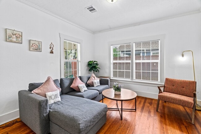 Photo - 5217 Claremont St